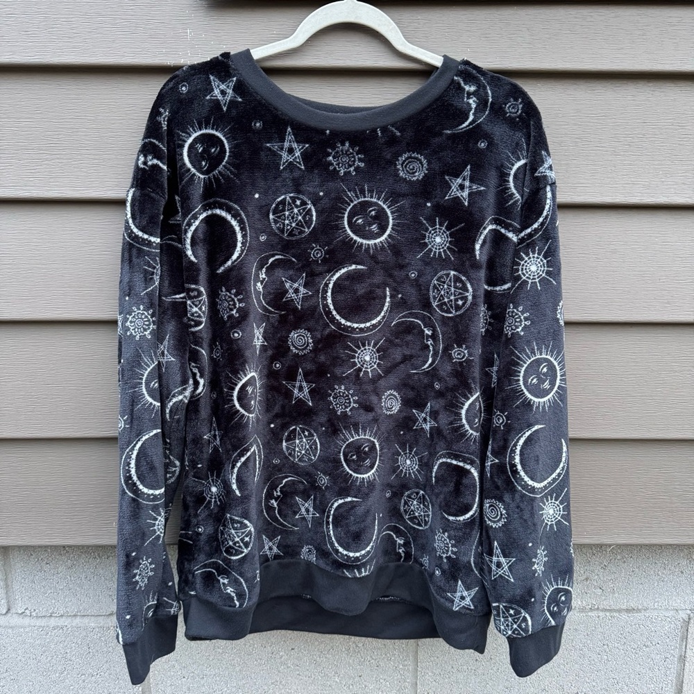 witchy sweater 🐍